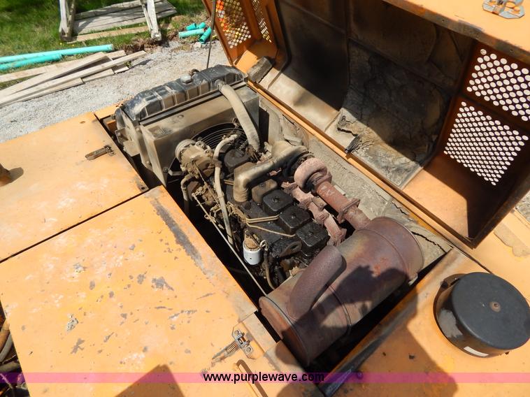 image for item H3429 1995 Hyundai 200LC excavator