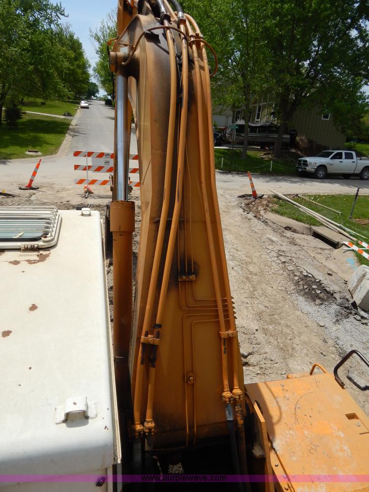 image for item H3429 1995 Hyundai 200LC excavator