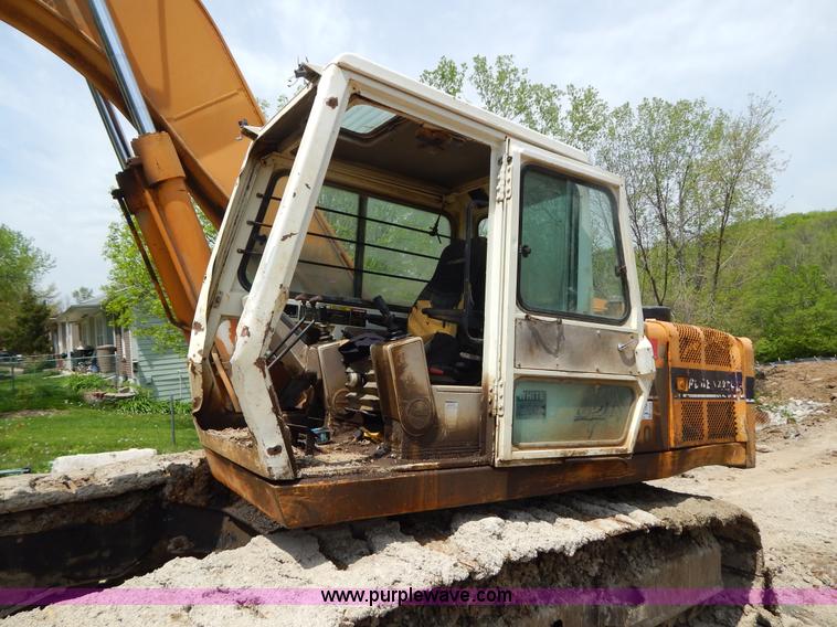 image for item H3429 1995 Hyundai 200LC excavator