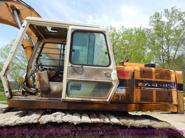 image for item H3429 1995 Hyundai 200LC excavator