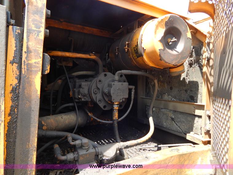 image for item H3429 1995 Hyundai 200LC excavator