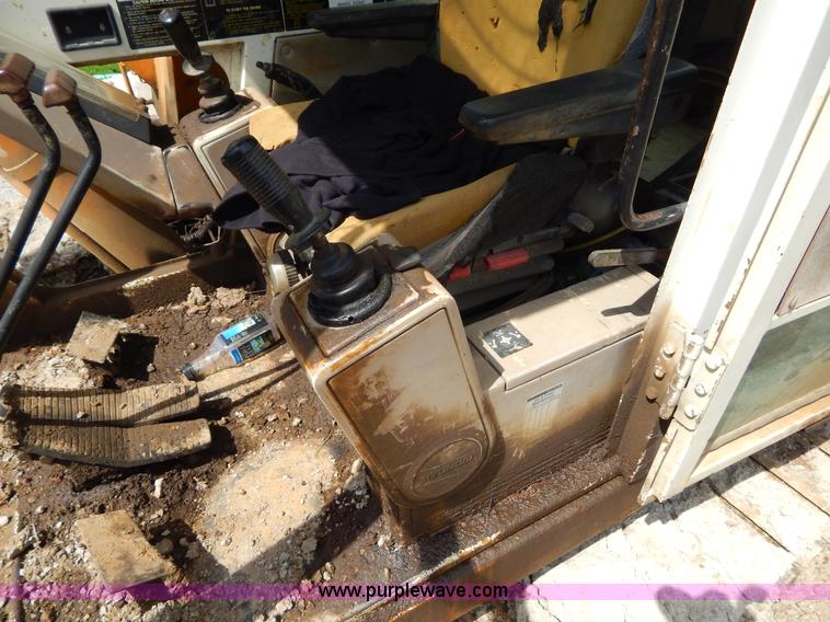 image for item H3429 1995 Hyundai 200LC excavator