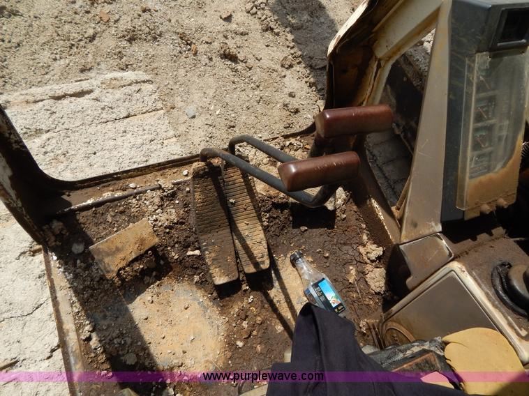 image for item H3429 1995 Hyundai 200LC excavator