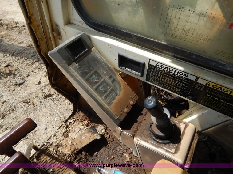 image for item H3429 1995 Hyundai 200LC excavator