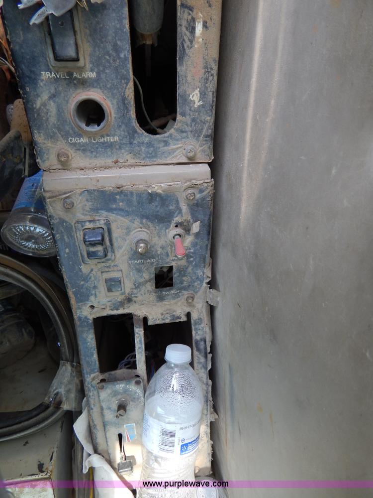 image for item H3429 1995 Hyundai 200LC excavator