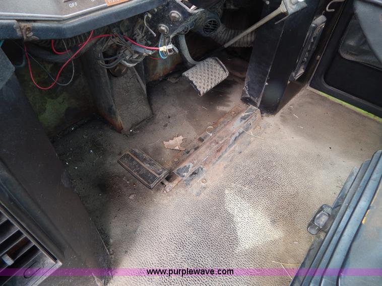 image for item H3430 1981 Steiger Panther III PTA325 4WD tractor