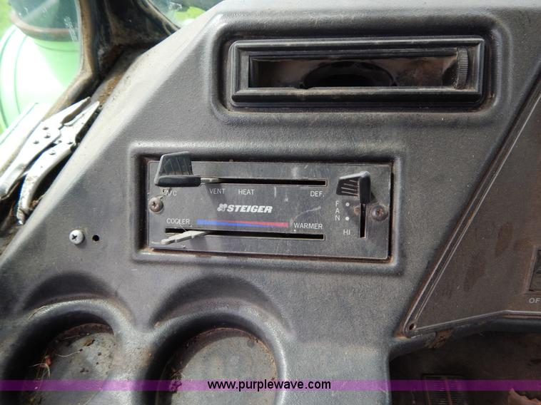 image for item H3430 1981 Steiger Panther III PTA325 4WD tractor