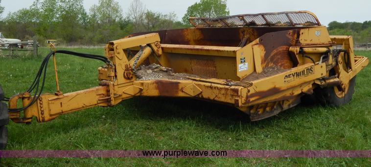 image for item H3431 1999 Reynolds 17CS pull type scraper