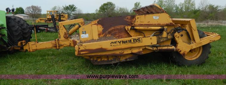 image for item H3431 1999 Reynolds 17CS pull type scraper