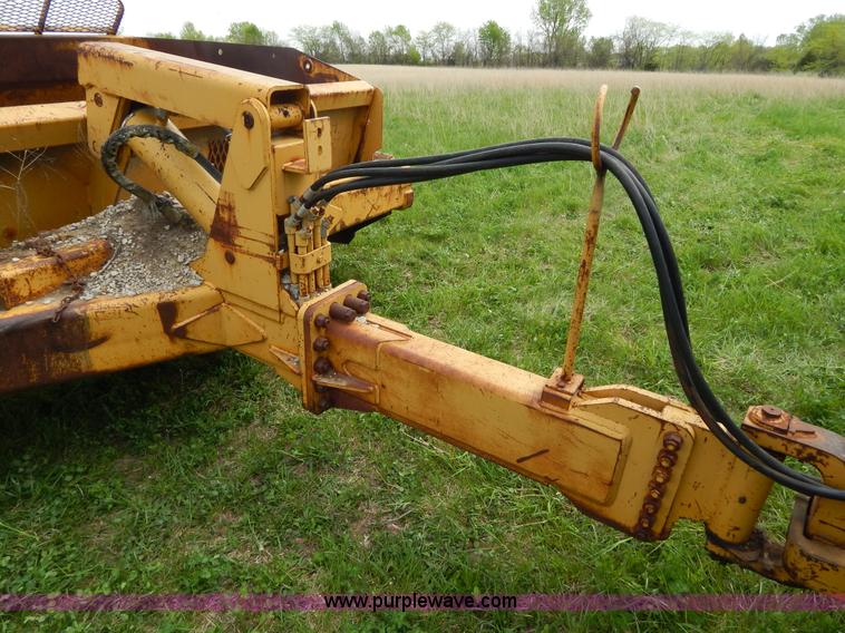 image for item H3431 1999 Reynolds 17CS pull type scraper