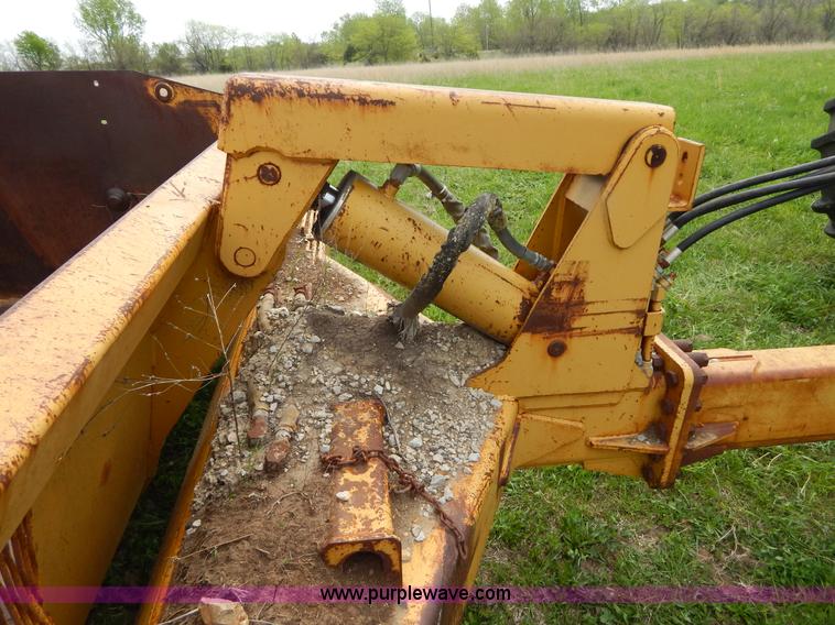 image for item H3431 1999 Reynolds 17CS pull type scraper