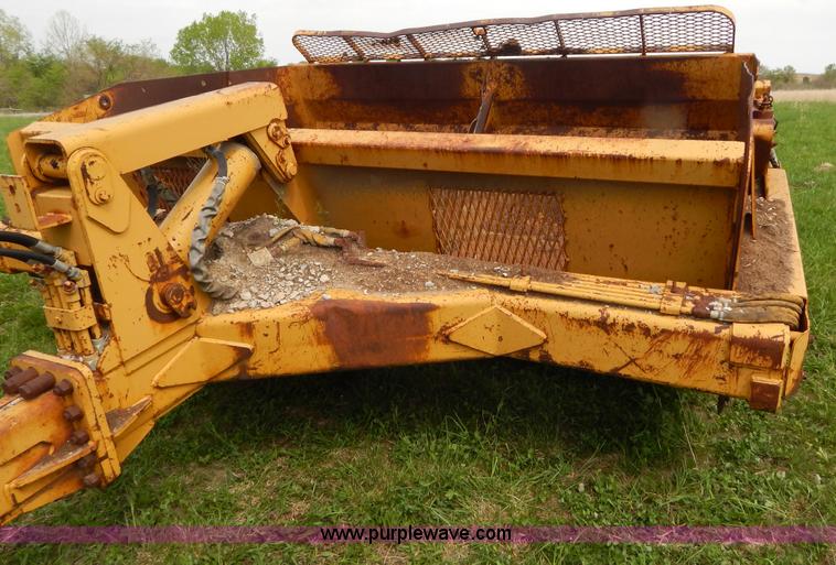 image for item H3431 1999 Reynolds 17CS pull type scraper