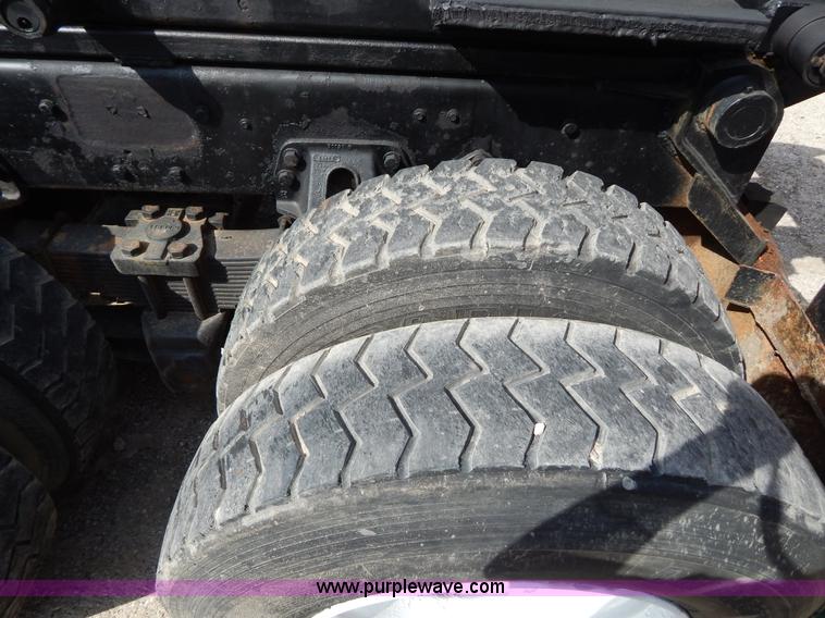 image for item H3433 1995 Ford L9000 roll off truck