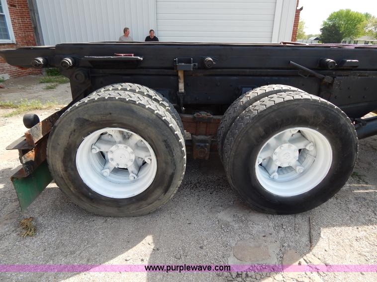 image for item H3433 1995 Ford L9000 roll off truck