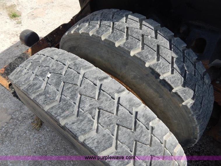 image for item H3433 1995 Ford L9000 roll off truck