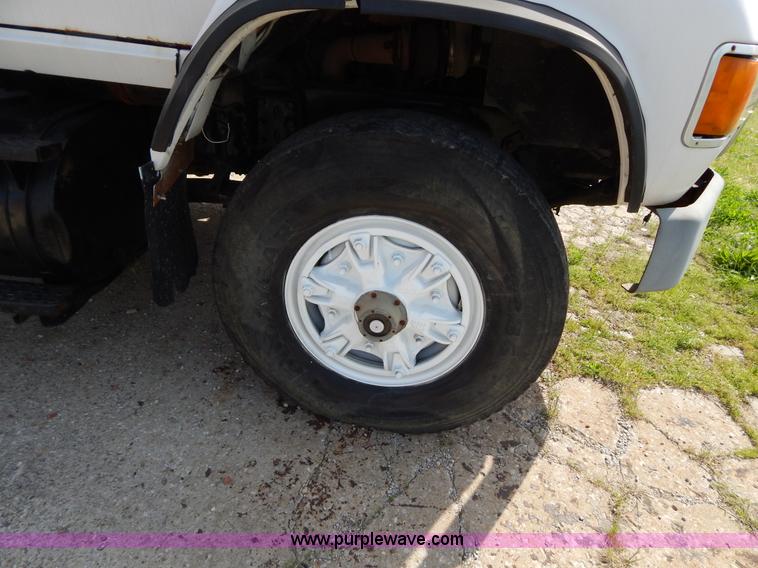 image for item H3433 1995 Ford L9000 roll off truck