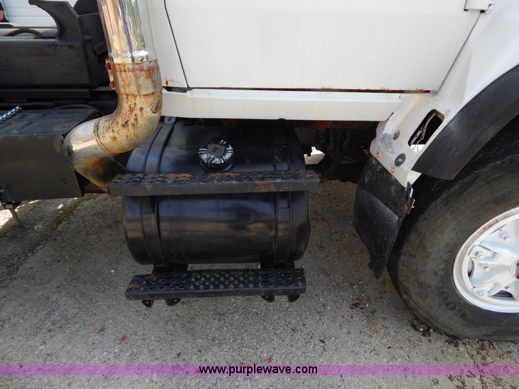 image for item H3433 1995 Ford L9000 roll off truck