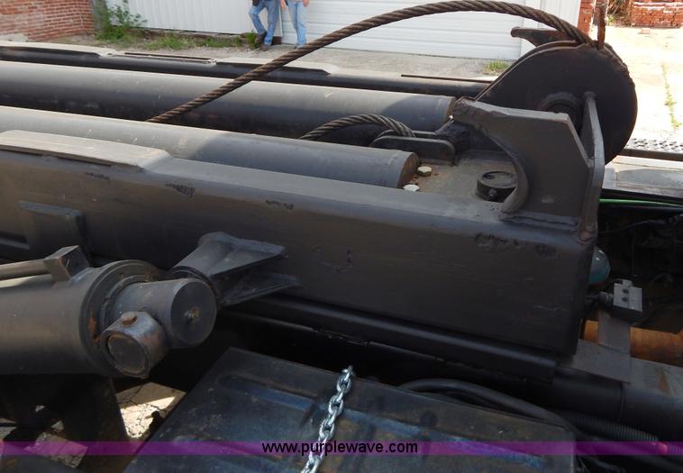 image for item H3433 1995 Ford L9000 roll off truck