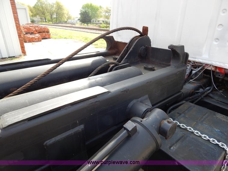 image for item H3433 1995 Ford L9000 roll off truck