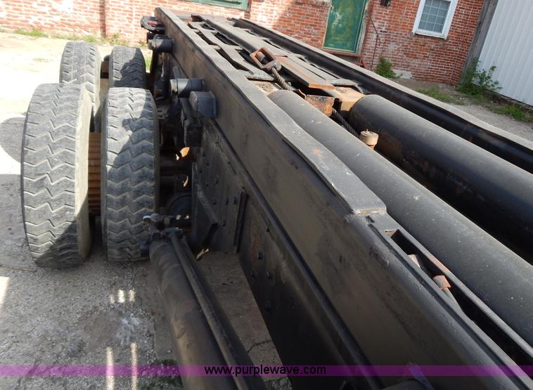 image for item H3433 1995 Ford L9000 roll off truck