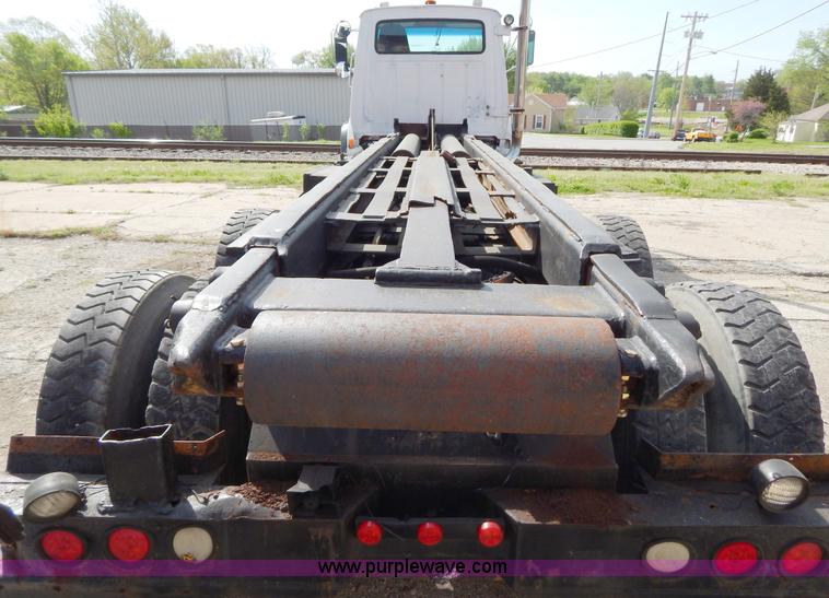 image for item H3433 1995 Ford L9000 roll off truck