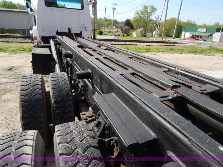 image for item H3433 1995 Ford L9000 roll off truck