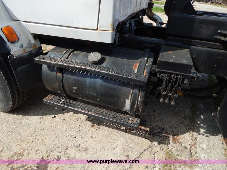 image for item H3433 1995 Ford L9000 roll off truck