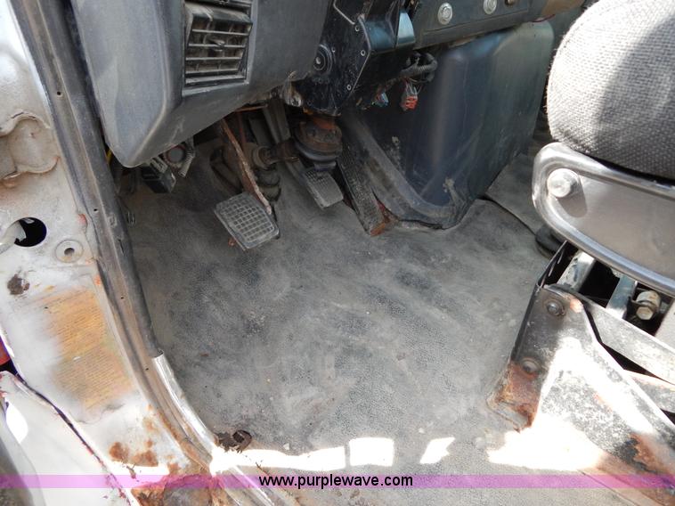 image for item H3433 1995 Ford L9000 roll off truck