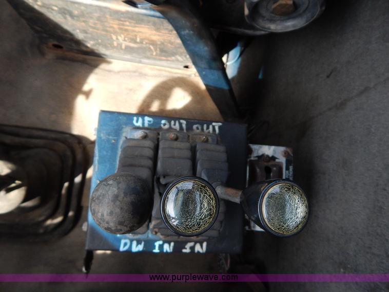 image for item H3433 1995 Ford L9000 roll off truck