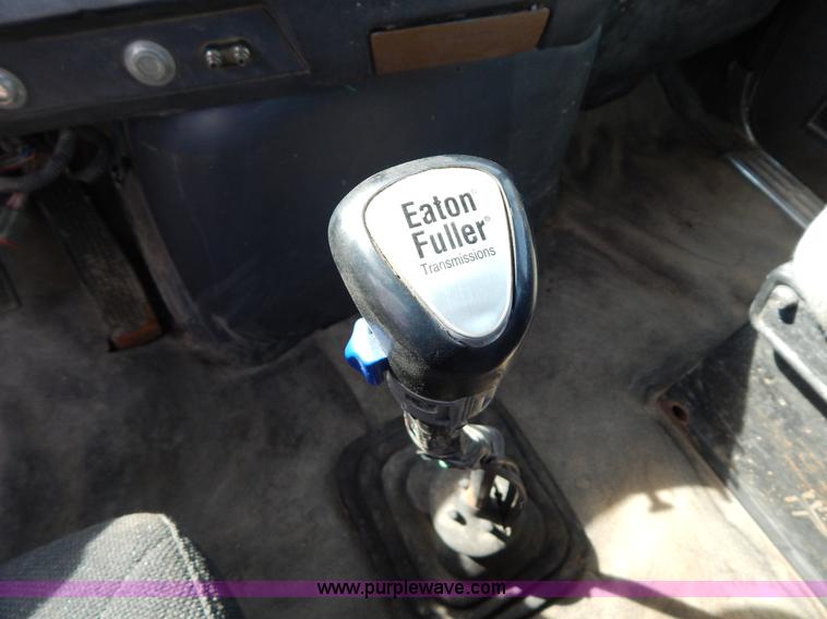 image for item H3433 1995 Ford L9000 roll off truck