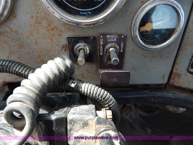 image for item H3433 1995 Ford L9000 roll off truck