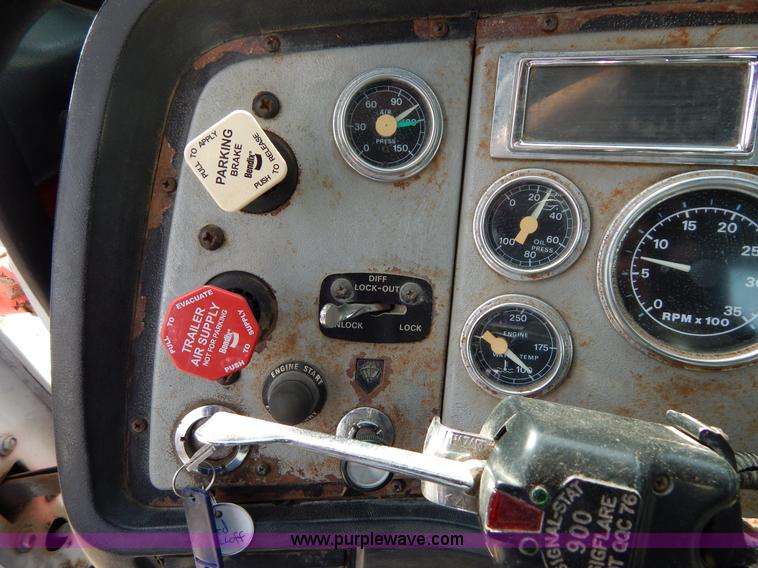 image for item H3433 1995 Ford L9000 roll off truck