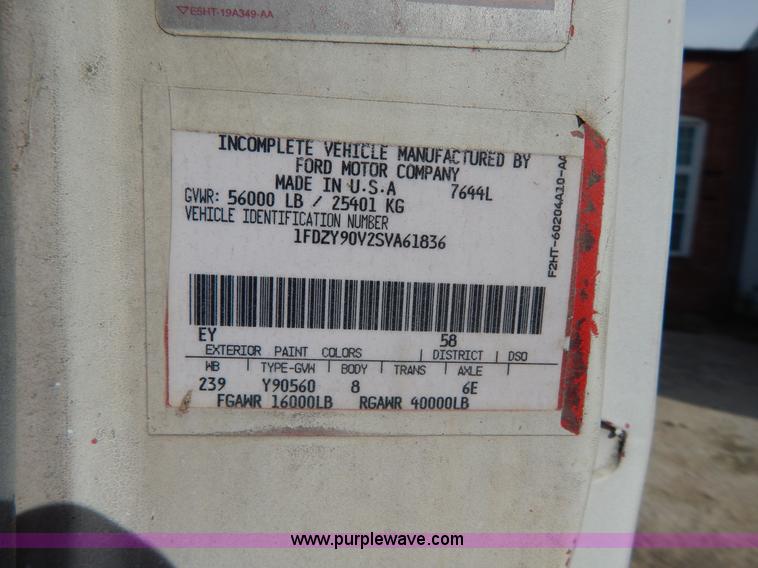 image for item H3433 1995 Ford L9000 roll off truck