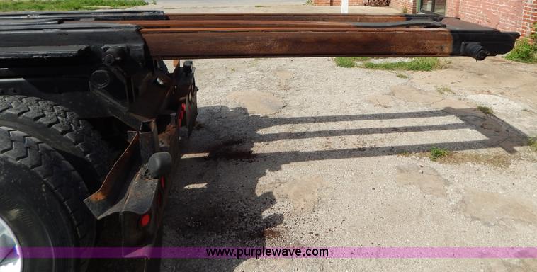 image for item H3433 1995 Ford L9000 roll off truck