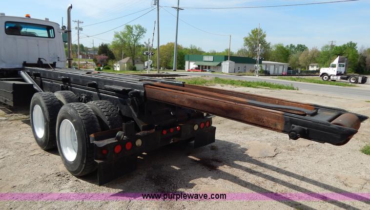 image for item H3433 1995 Ford L9000 roll off truck