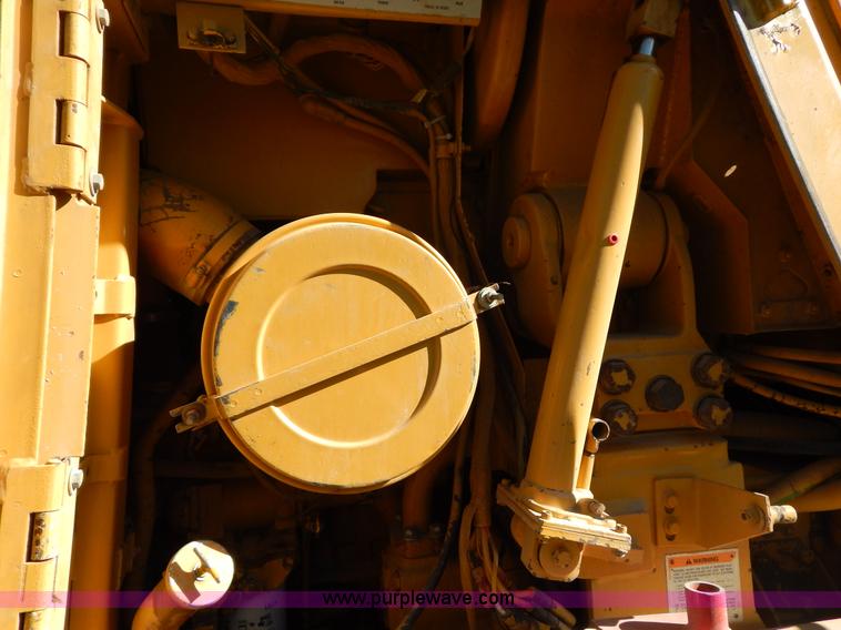 image for item H3436 1988 Caterpillar 963 track loader