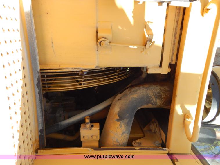 image for item H3436 1988 Caterpillar 963 track loader