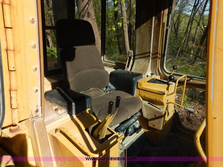 image for item H3436 1988 Caterpillar 963 track loader