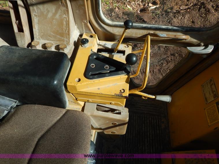 image for item H3436 1988 Caterpillar 963 track loader