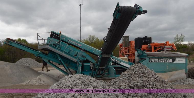 image for item H3437 2006 Powerscreen Chieftain 1400 crawler screening plant