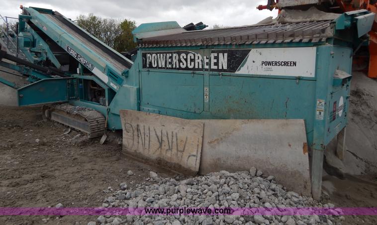 image for item H3437 2006 Powerscreen Chieftain 1400 crawler screening plant
