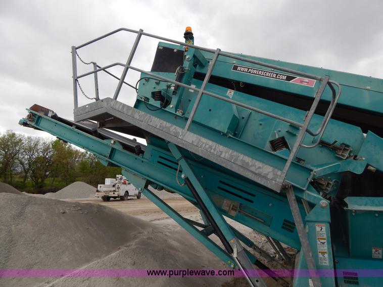 image for item H3437 2006 Powerscreen Chieftain 1400 crawler screening plant