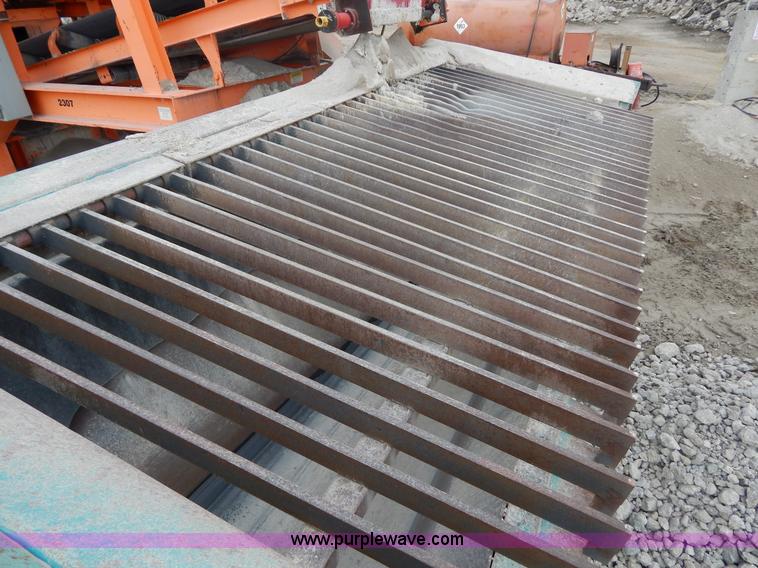 image for item H3437 2006 Powerscreen Chieftain 1400 crawler screening plant