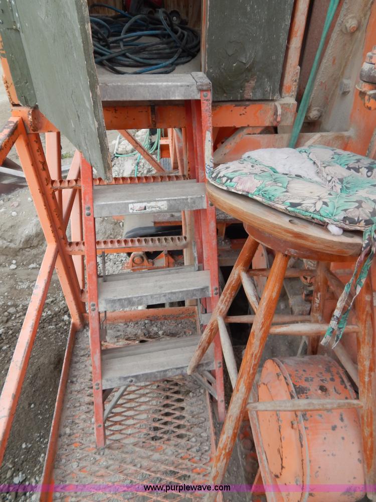 image for item H3438 1998 Eagle 1000-15CV portable impact crusher