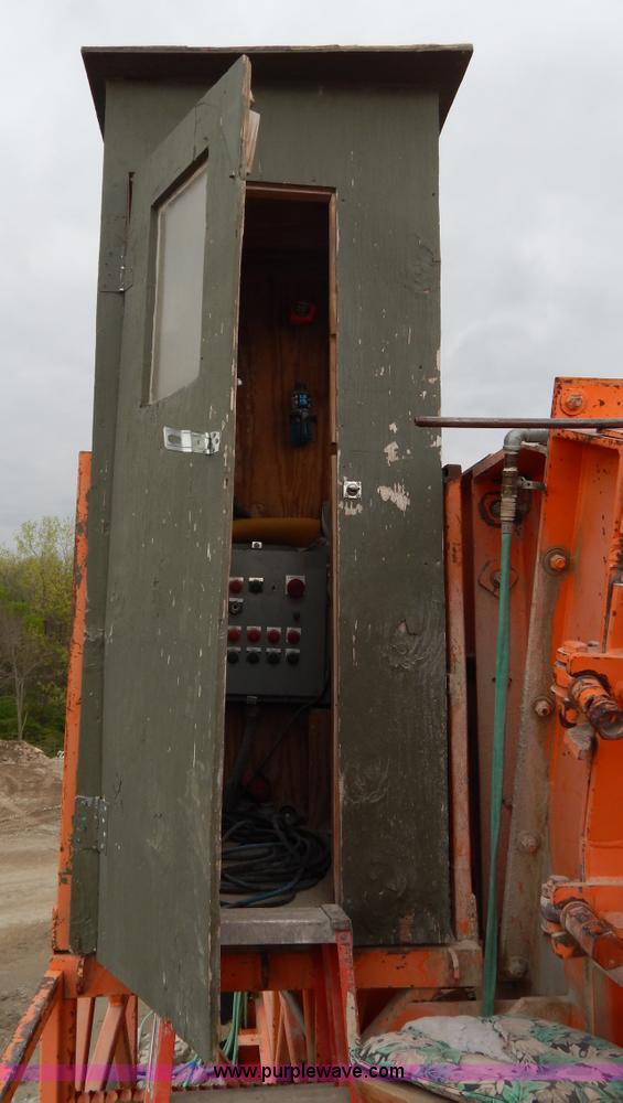 image for item H3438 1998 Eagle 1000-15CV portable impact crusher