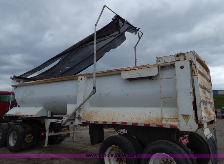 image for item H3440 1996 West barrel end dump trailer