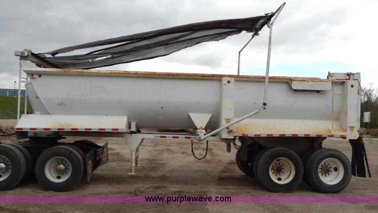 image for item H3440 1996 West barrel end dump trailer