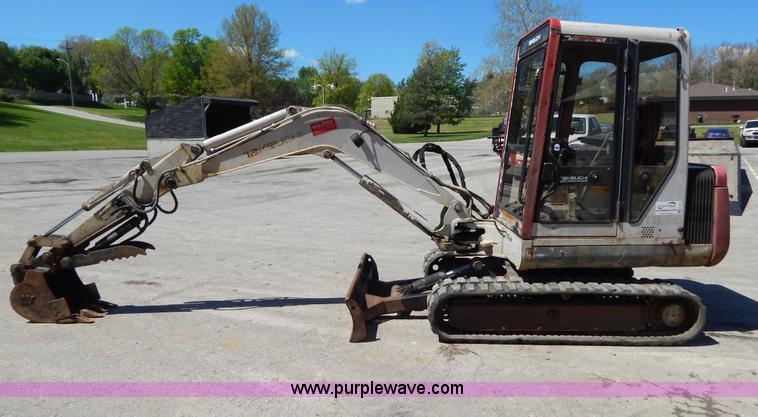 image for item H3441 1995 Takeuchi TB035 compact excavator