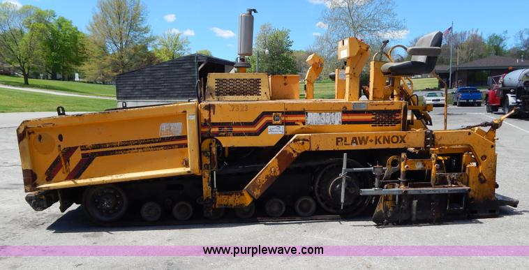 image for item H3442 2000 Blaw-Knox PF5510 crawler asphalt paver