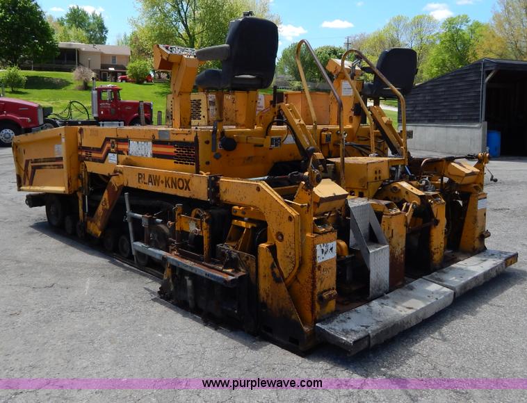 image for item H3442 2000 Blaw-Knox PF5510 crawler asphalt paver